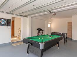 Villa Maria With Outdoor Pool