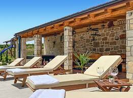 Villa Maria With Outdoor Pool