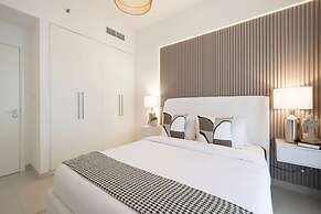 Burj Crown Lux Apartment by Dubai Mall