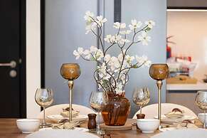 Burj Crown Lux Apartment by Dubai Mall