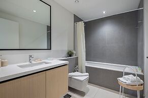 Burj Crown Lux Apartment by Dubai Mall