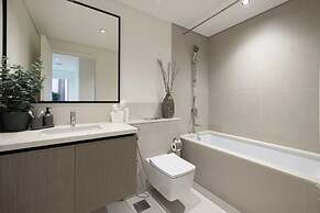Burj Crown Lux Apartment by Dubai Mall