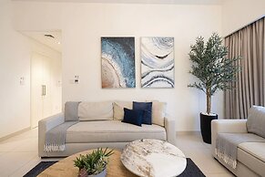 Burj Crown Lux Apartment by Dubai Mall