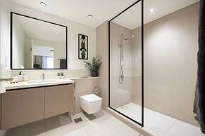 Burj Crown Lux Apartment by Dubai Mall