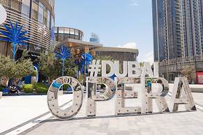 Burj Crown Lux Apartment by Dubai Mall