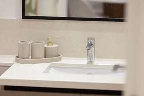 Burj Crown Lux Apartment by Dubai Mall