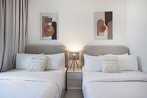 Burj Crown Lux Apartment by Dubai Mall