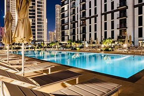 Burj Crown Lux Apartment by Dubai Mall