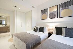 Burj Crown Lux Apartment by Dubai Mall
