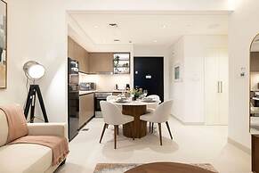 Burj Crown Lux Apartment by Dubai Mall