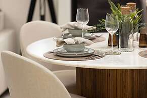 Burj Crown Lux Apartment by Dubai Mall