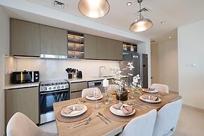 Burj Crown Lux Apartment by Dubai Mall