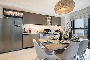 Burj Crown Lux Apartment by Dubai Mall
