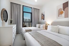Burj Crown Lux Apartment by Dubai Mall
