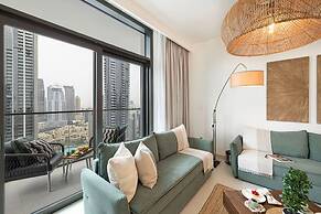 Burj Crown Lux Apartment by Dubai Mall