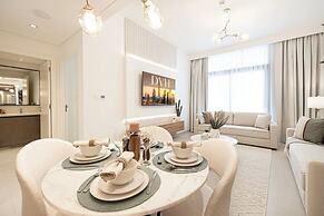 Burj Crown Lux Apartment by Dubai Mall