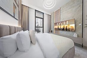 Burj Crown Lux Apartment by Dubai Mall