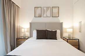 Burj Crown Lux Apartment by Dubai Mall