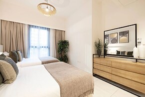 Burj Crown Lux Apartment by Dubai Mall