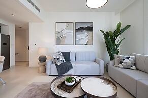 Burj Crown Lux Apartment by Dubai Mall