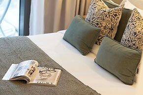 Burj Crown Lux Apartment by Dubai Mall