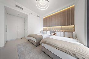 Burj Crown Lux Apartment by Dubai Mall