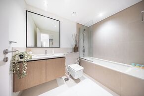 Burj Crown Lux Apartment by Dubai Mall
