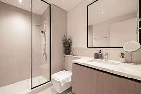Burj Crown Lux Apartment by Dubai Mall