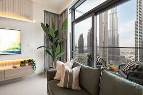 Burj Crown Lux Apartment by Dubai Mall