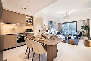 Burj Crown Lux Apartment by Dubai Mall