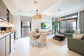 Burj Crown Lux Apartment by Dubai Mall