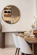 Burj Crown Lux Apartment by Dubai Mall