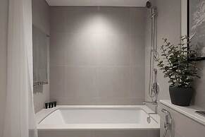 Burj Crown Lux Apartment by Dubai Mall