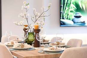 Burj Crown Lux Apartment by Dubai Mall