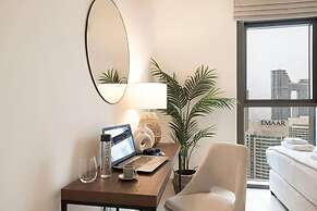 Burj Crown Lux Apartment by Dubai Mall