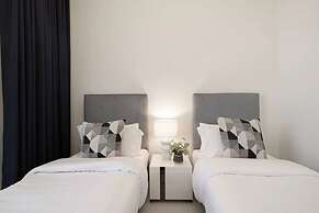 Burj Crown Lux Apartment by Dubai Mall