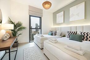 Burj Crown Lux Apartment by Dubai Mall