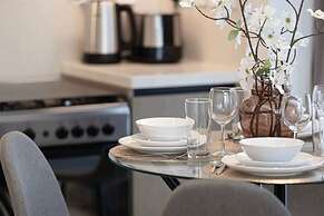 Burj Crown Lux Apartment by Dubai Mall