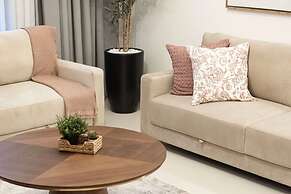 Burj Crown Lux Apartment by Dubai Mall