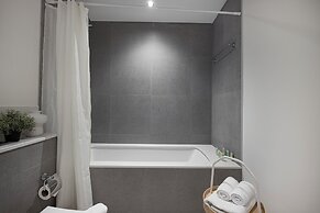 Burj Crown Lux Apartment by Dubai Mall