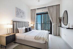 Burj Crown Lux Apartment by Dubai Mall