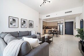Burj Crown Lux Apartment by Dubai Mall