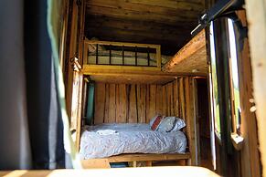 Treehouse Cabin Wilderness Escape
