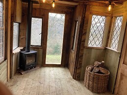 Treehouse Cabin Wilderness Escape