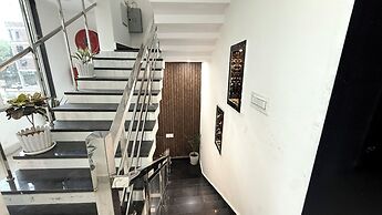 THE GRAND LUXURY STAY HOTEL