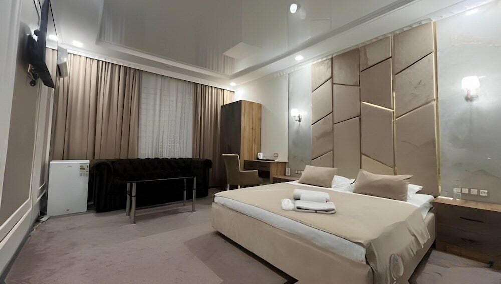Sharq Hotel
