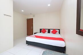 OYO 1104 Q Hotel