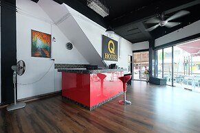 OYO 1104 Q Hotel