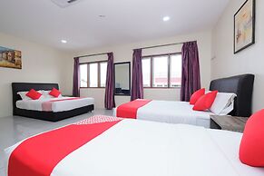 OYO 1104 Q Hotel