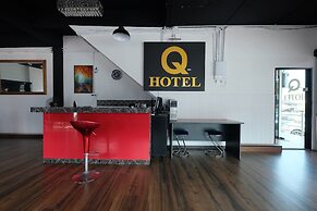 OYO 1104 Q Hotel